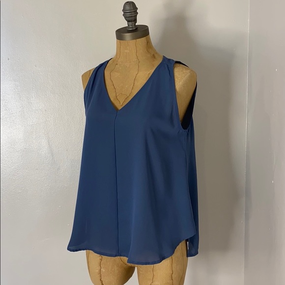 Sleeveless Perrywinkle Blouse SM - Picture 4 of 14